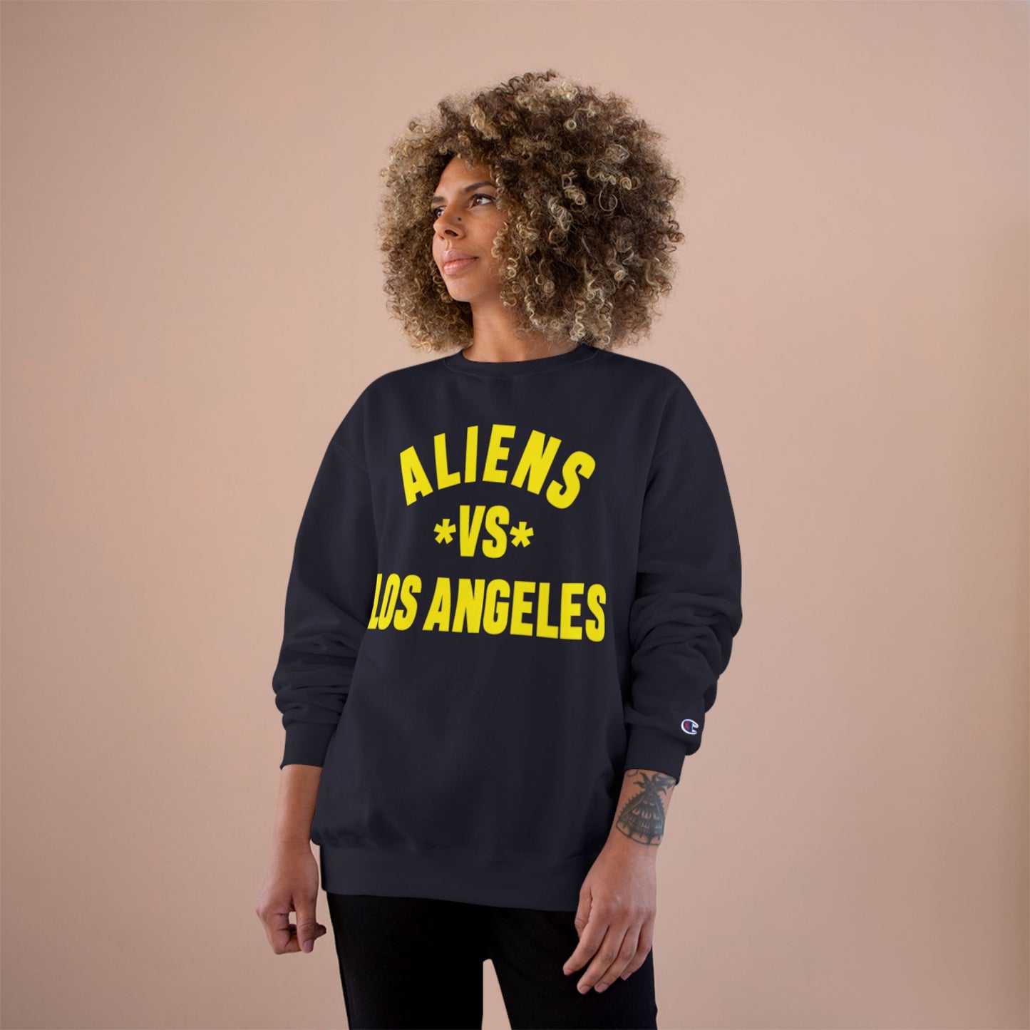 Champion Sweatshirt: ALIENS VS LOS ANGELES Graphic Sweatshirt