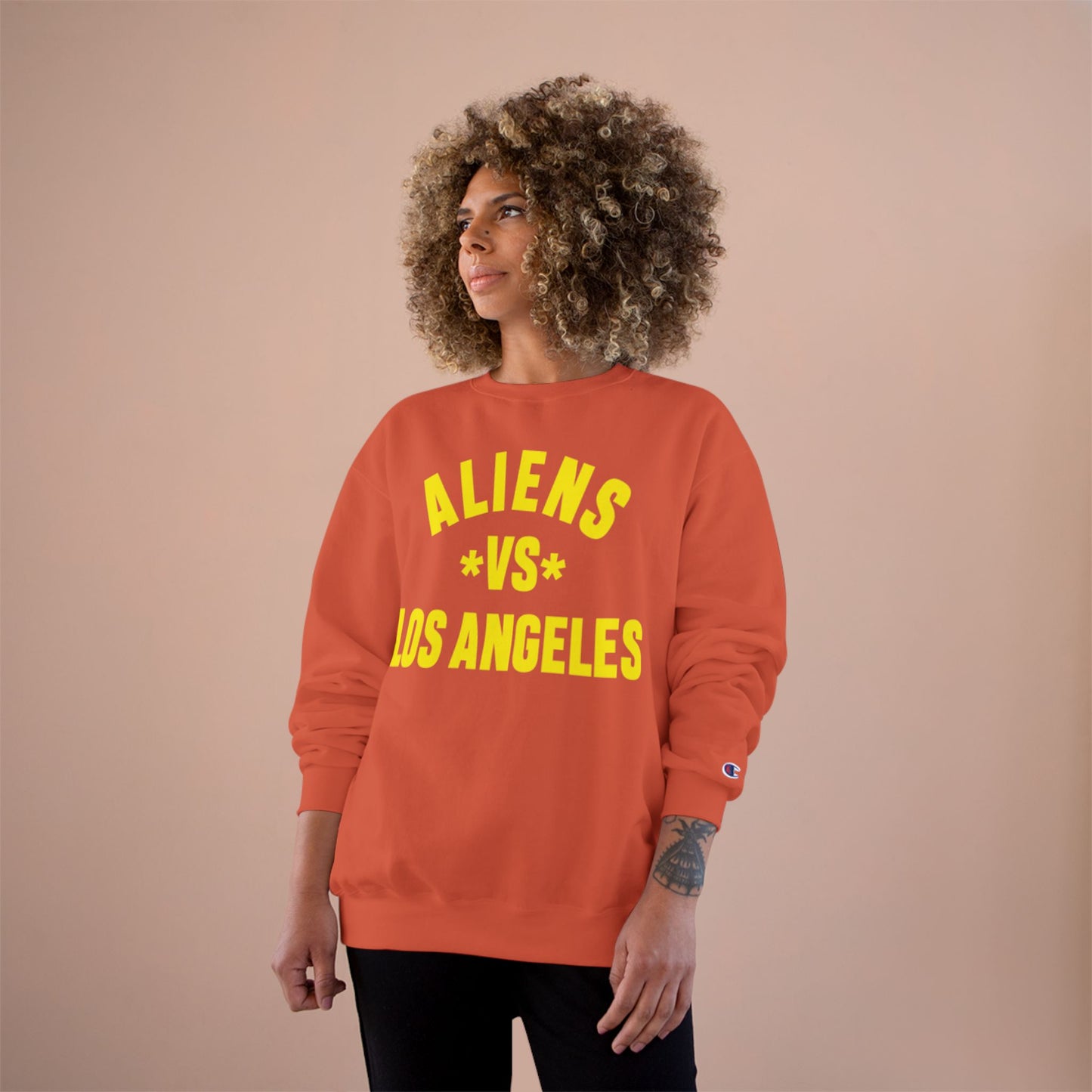 Champion Sweatshirt: ALIENS VS LOS ANGELES Graphic Sweatshirt