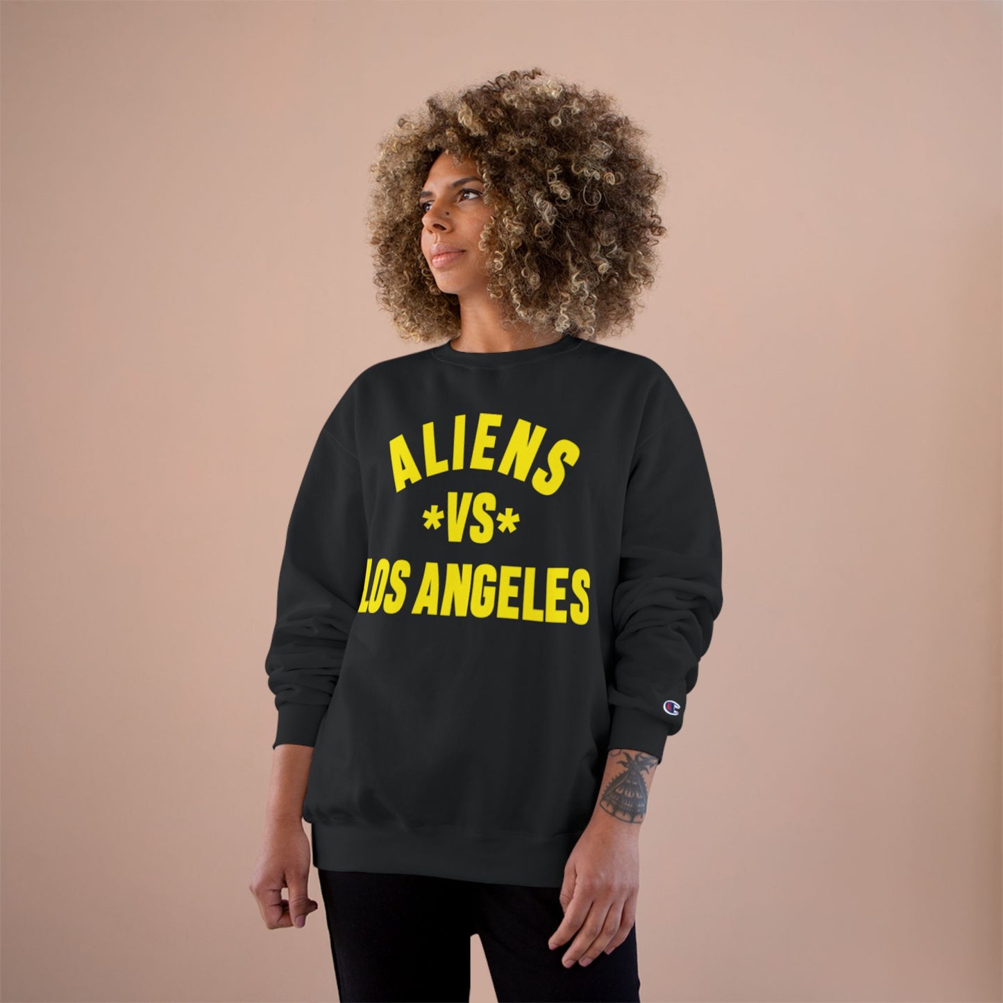 Champion Sweatshirt: ALIENS VS LOS ANGELES Graphic Sweatshirt